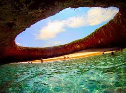 Playa Escondida en las Islas Marietas, un tesoro de la Riviera Nayarit y Puerto Vallarta.