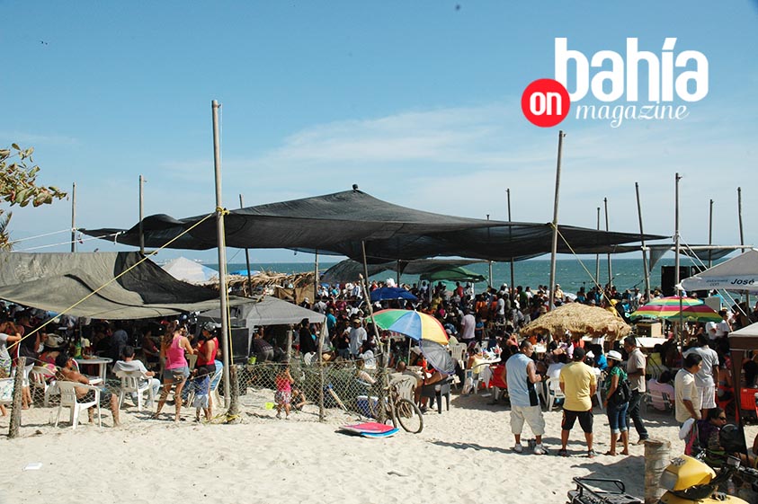 La fiesta se lleva a cabo en una gran carpa colocada en la playa de Bucerías, donde los buzos y sus familias, así como invitados especiales, disfrutan de un comelitón . (Foto: Rodolfo Preciado / Archivo).