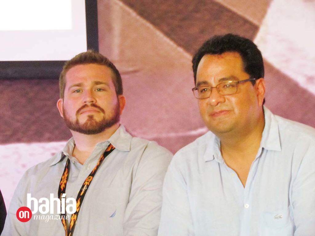 Manuel Rubio, director de Ventas de HRH Vallarta, y Alex Montes, Vicepresidente de Marketing de Triple AAA.