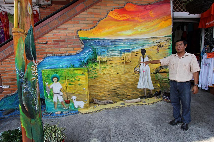 1-El mural “Mercado Típico y su Gente”, de Ernesto Garridos, adorna una de las fachadas de este espacio.