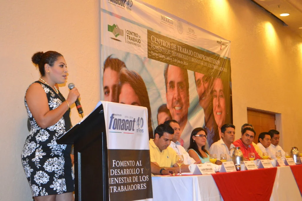Entrega Fonacot 100 reconocimientos a Centros de Trabajo de PV y Bahía 7 DSC_0210