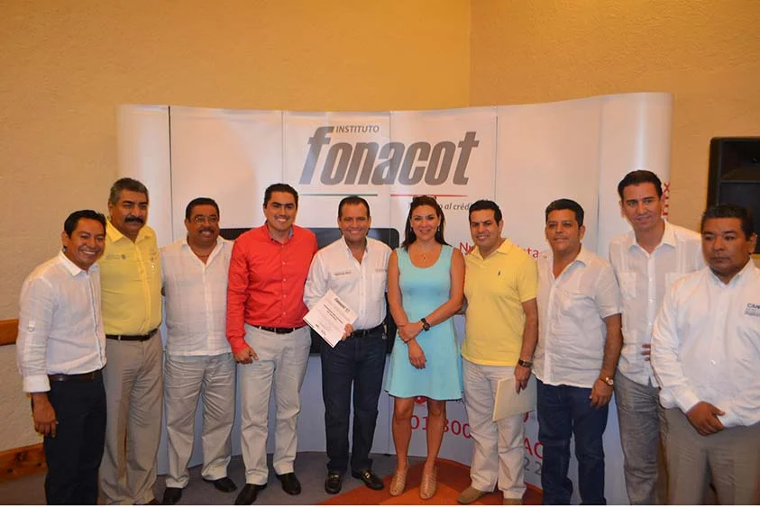 Entrega Fonacot 100 reconocimientos a Centros de Trabajo de PV y Bahía 8 DSC_0252