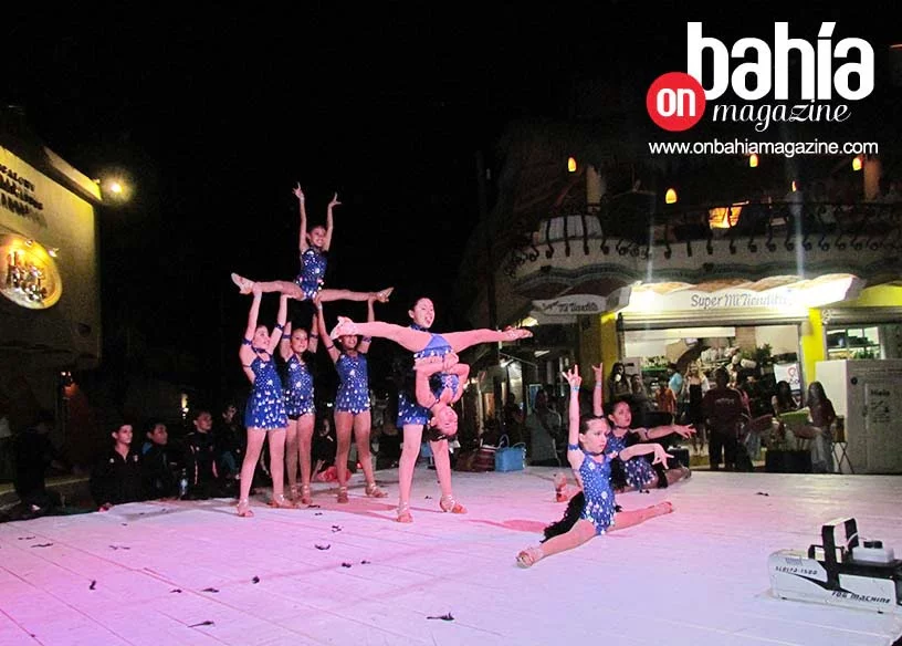Festival de las Artes Riviera Nayarit inicia con un "buen fin" 1 La noche cerró con la participación de la academia Puerto Ritmo de Guadalajara, especializada en clases de salsa para niños, dirigida por el maestro Oscar Ayala. (Fotos: Rodolfo Preciado).