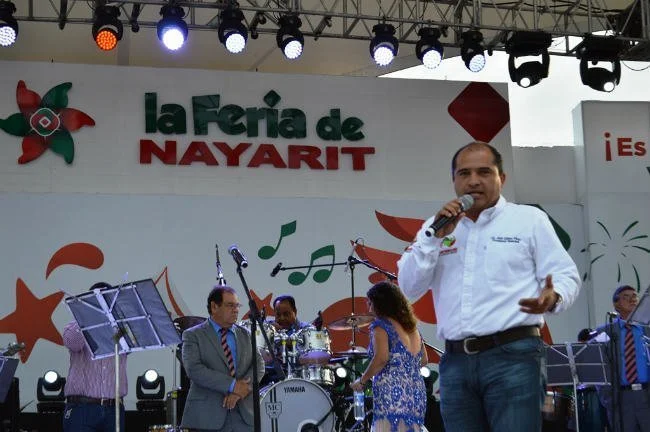 Encabeza José Gómez expo gastronómica en la Feria de Nayarit 3 El primer edil acudió a la Feria Nayarit 2015 acompañado de su esposa y presidenta del DIF, Monserratt Peña de Gómez, e hijos.