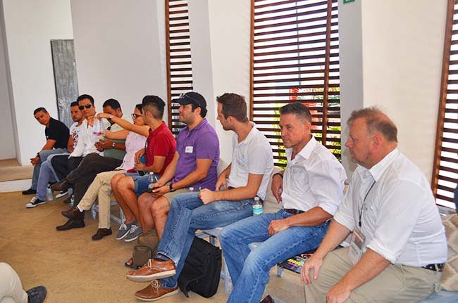 Celebrarán la UNIDAD en el Vallarta Pride 2015 3 Patrocinadores e integrantes del Comité Organizador.