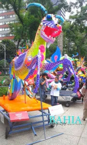 Fantástico desfile de Alebrijes Monumentales 2015 5 Alebrije “Aquetzali”. Autor: Roberto Guillén Flores. Colectivo /Taller: Arte Nitzul. Patrocinador: Banorte.