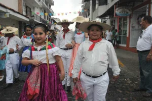 Presente Ayuntamiento de PV en las peregrinaciones guadalupanas 4 peregrinaciones puerto vallarta3