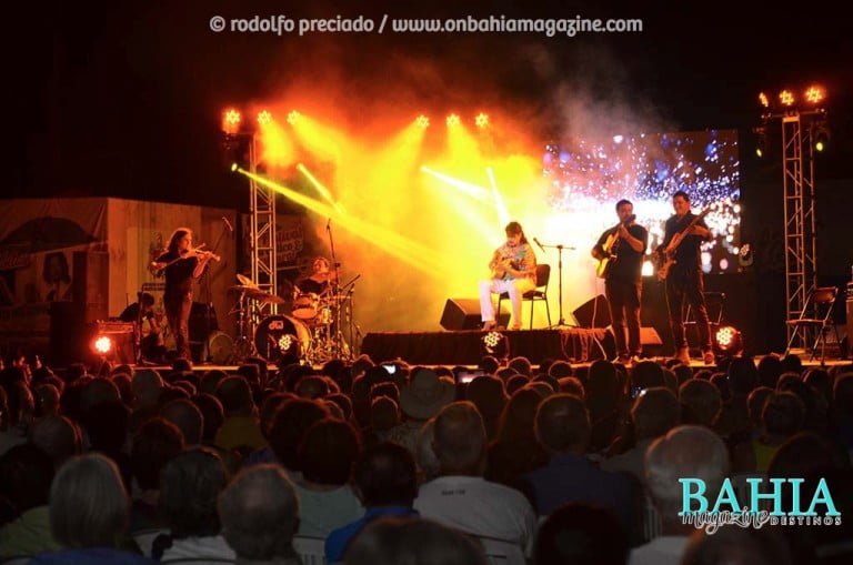 Paco Rentería encanta en Rincón de Guayabitos