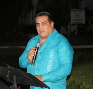 El alcalde felicitó la iniciativa de los colonos por incrementar el acervo cultural de Puerto Vallarta.