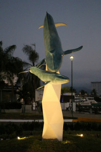 escultura ballena marina vallarta4 On Bahia Magazine Destinos Todo Turismo Entrada