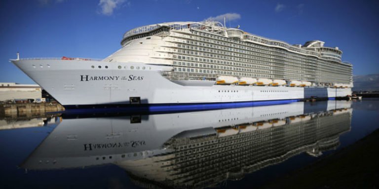 Zarpa de Francia el barco-crucero más grande del mundo