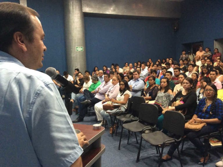 Recibe CUCosta a 150 estudiantes del Programa Delfín