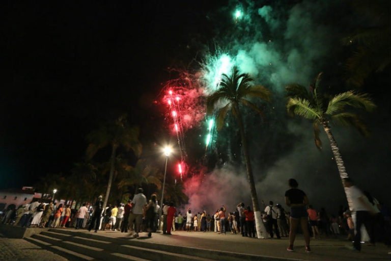 Puerto Vallarta celebró en grande su doble aniversario