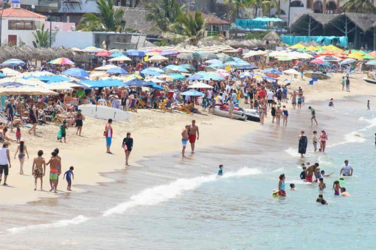 Estiman derrama económica de 347, 895 mdp por vacaciones de verano