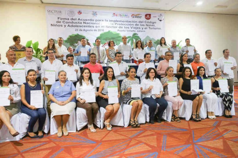 Acuerdan estrategia contra trata y explotación infantil en la industria turística