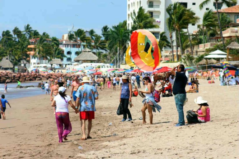 Vive Puerto Vallarta un excelente periodo vacacional de verano