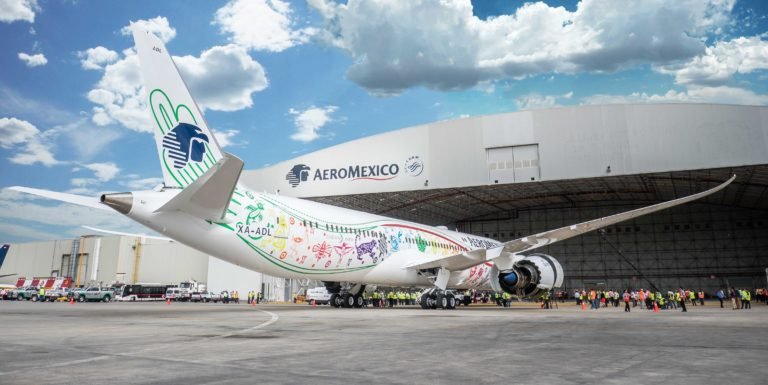 Inauguran vuelo de Aeroméxico a Londres con el Boeing “Quetzalcóatl”