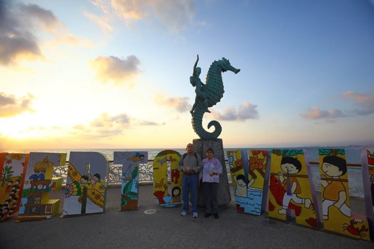 Puerto Vallarta cumplió el sueño de un bolero de conocer el mar