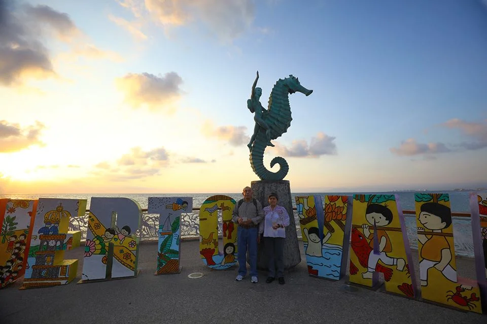 Puerto Vallarta cumplió el sueño de un bolero de conocer el mar 9 puerto-vallarta-bolero