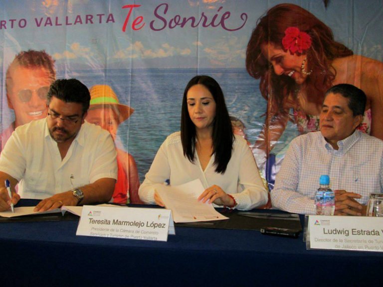 Canaco y AHMPV firman convenio para ofrecer descuentos en hospedaje