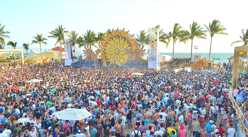 corona sunsets riviera nayarit2 On Bahia Magazine Destinos verano Evento