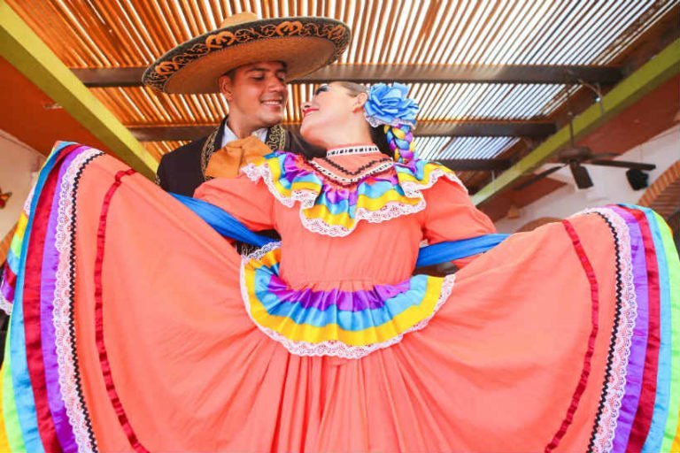 Más de 700 bailarines en el Festival Vallarta Azteca de Folclor Internacional