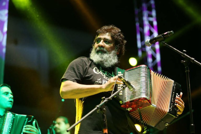 Celso Piña hizo vibrar a Puerto Vallarta en la clausura del Mayo Fest 2017