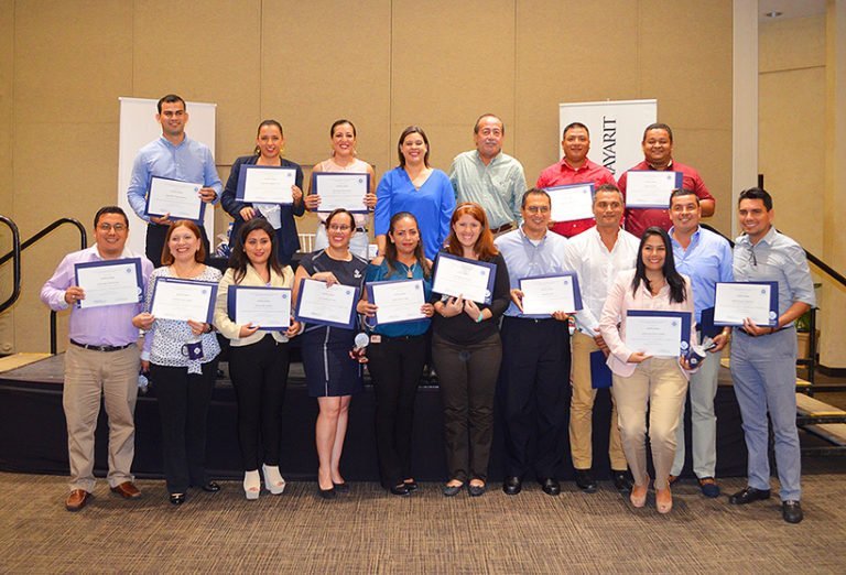 Miembros de la AHMBB concluyen Diplomado en Desarrollo Gerencial