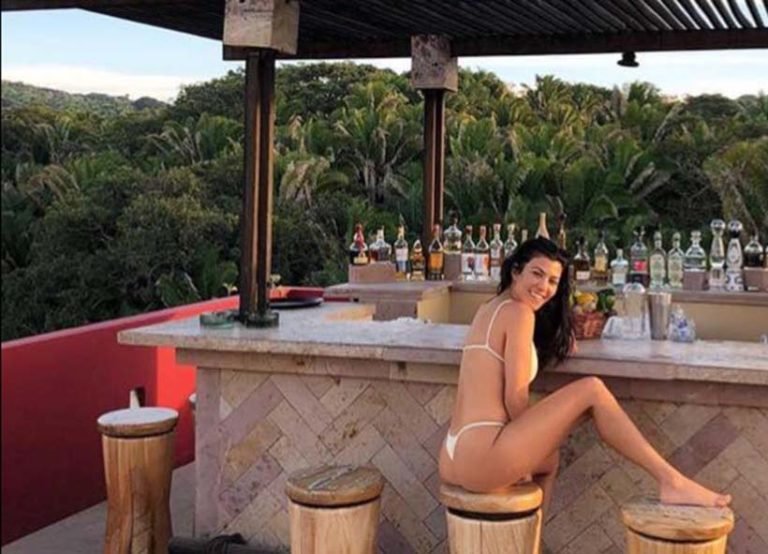 Kourtney Kardashian impacta en la Riviera Nayarit