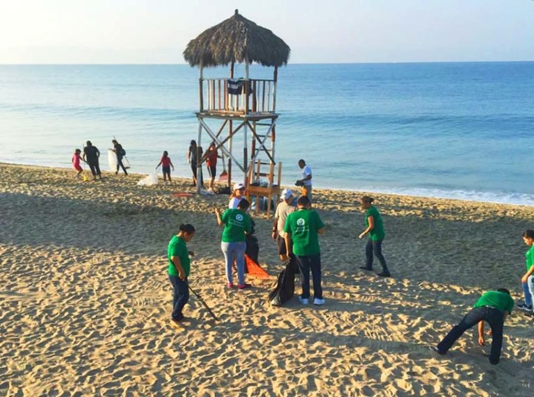 Reinicia actividades Red de Limpieza de Playas de la Riviera Nayarit