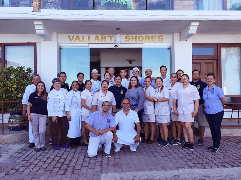 Recibe DIF donativo para asilo de ancianos  de Vallarta Shores