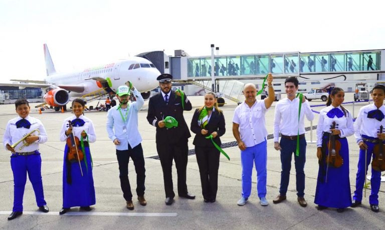 Aterriza Viva Aerobus en PVR-Riviera Nayarit con vuelo directo de Puebla