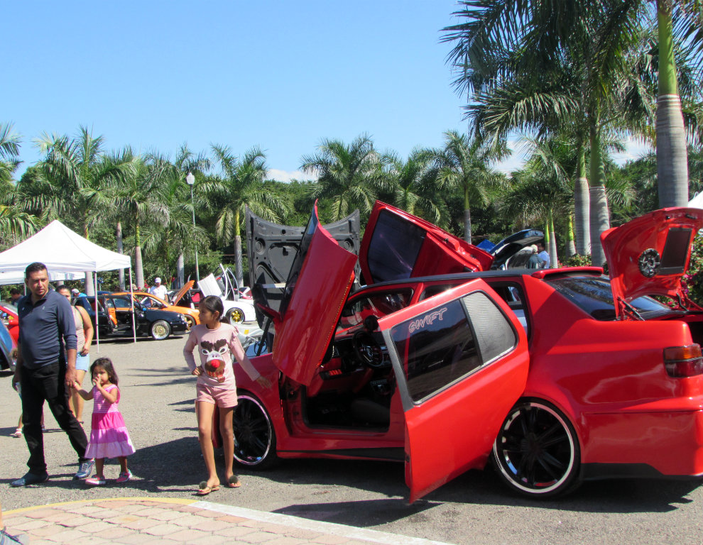 nuevo vallarta car show 1 On Bahia Magazine Destinos Todo Turismo Entrada