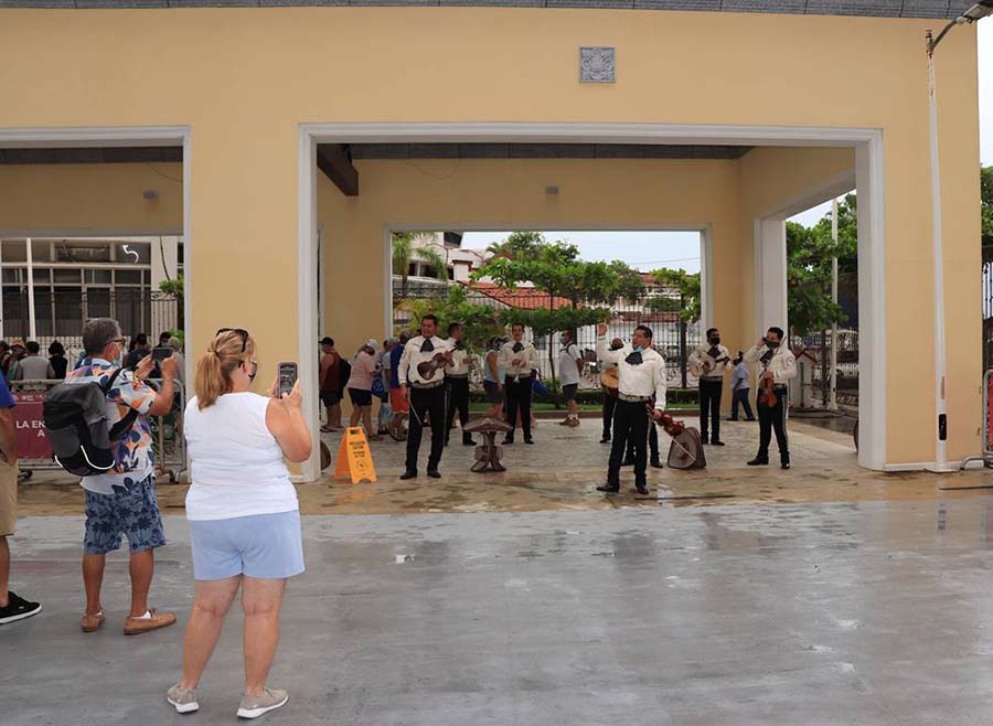 Arribo del Carnival Panorama On Bahia Magazine Destinos Turismo Medico Entrada