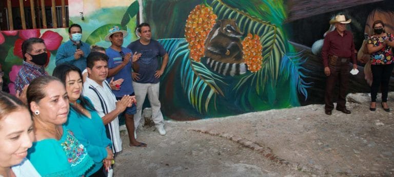 Murales artísticos llenan de color el pueblo de La Peñita de Jaltemba