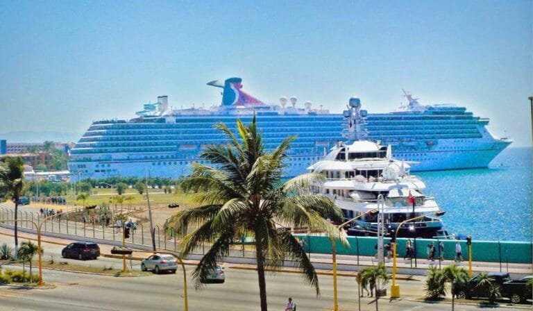 Gobierno de Jalisco rechaza que niegue desembarque a cruceros que visitan Puerto Vallarta