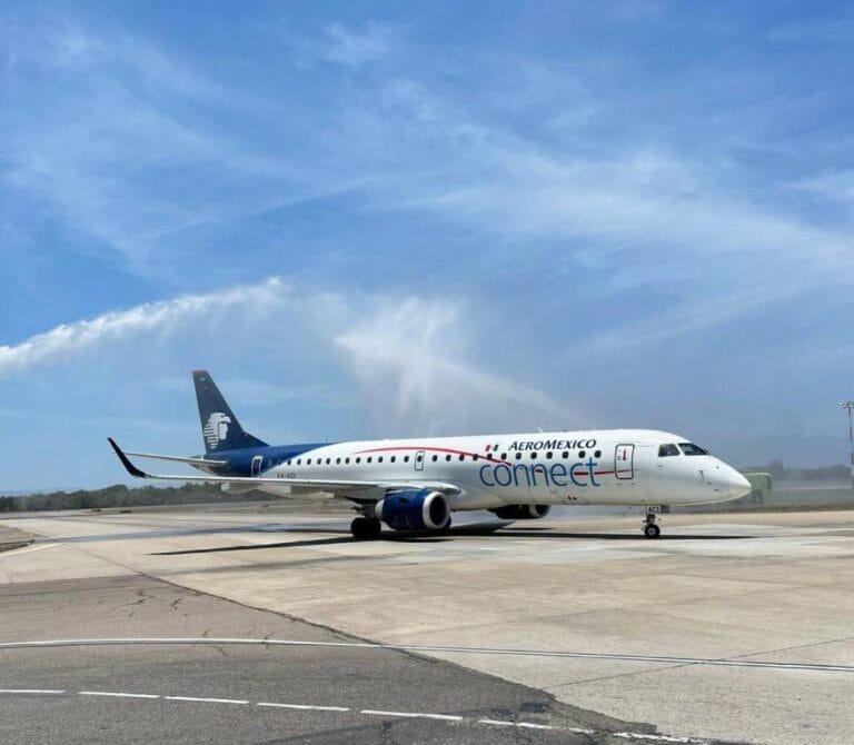 Aeroméxico realiza vuelo inaugural a Puerto Vallarta desde el AIFA