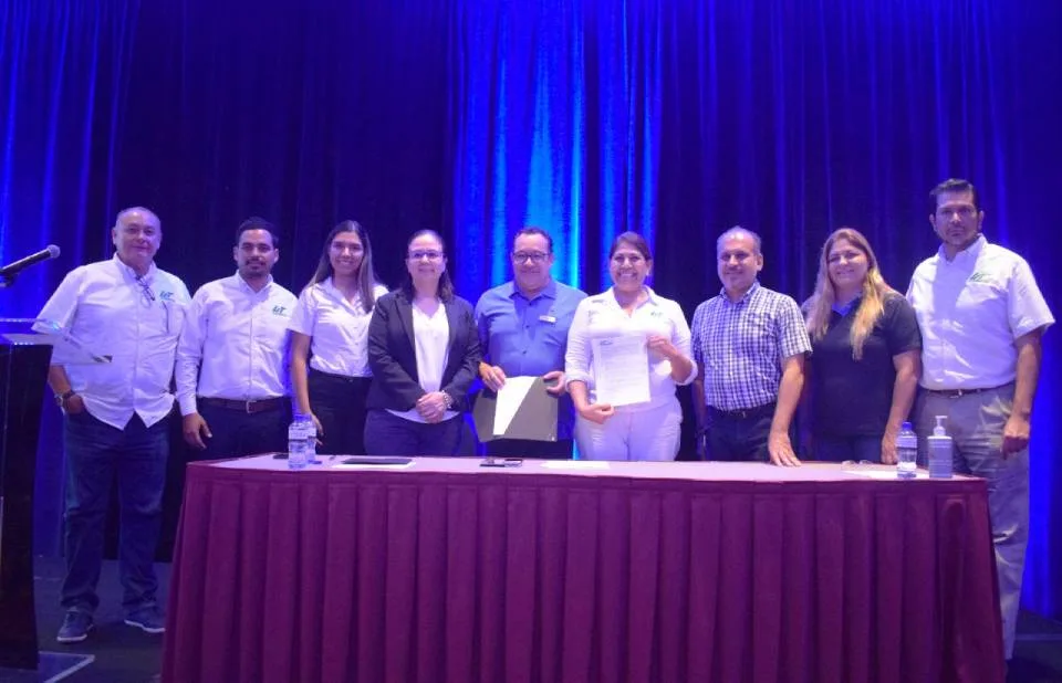firma de convenio entre marriott y utbb 2