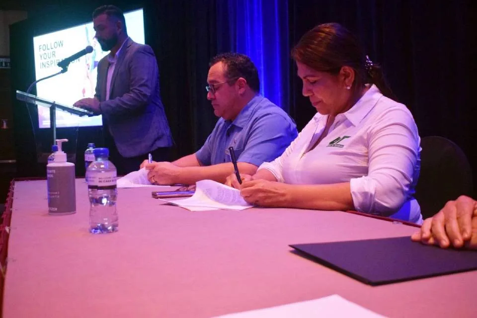 firma de convenio entre marriott y utbb 3