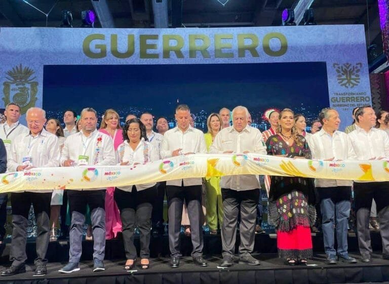 La gran familia turística corta el listón del Tianguis Turístico en Acapulco