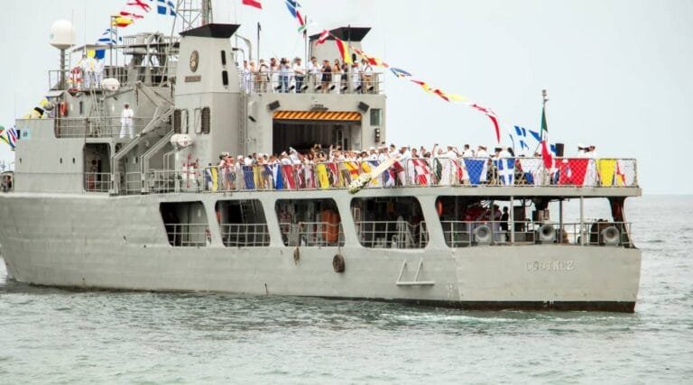 Celebra Puerto Vallarta el Día de la Marina Nacional