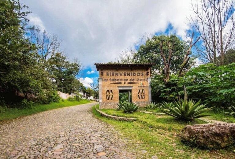 Aventúrate por la sierra de Jalisco y visita el Pueblo Mágico de San Sebastián del Oeste