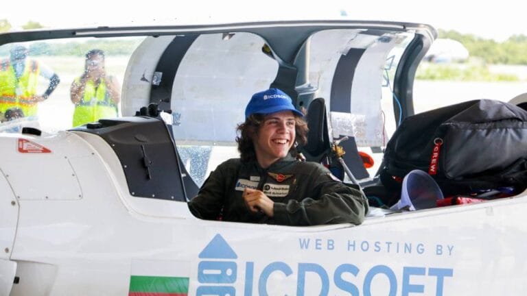 Mack Solo , joven piloto que le da la vuelta al mundo, aterriza en PV