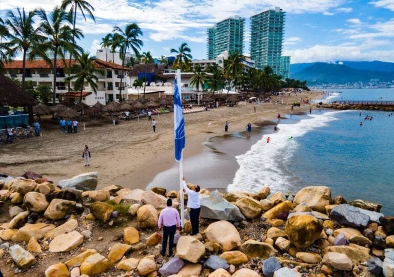 Entregan a Puerto Vallarta cuatro certificados Blue Flag
