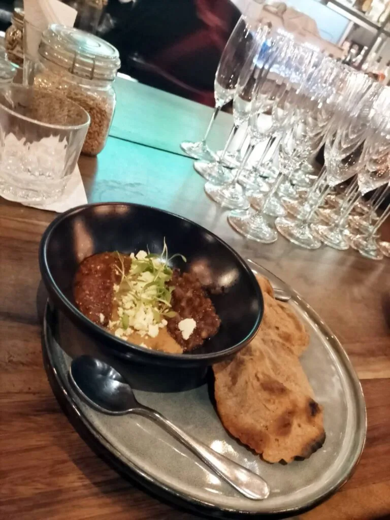 Entre Moles, Salsas y Vinos, una tríada perfecta en Loma 42 Bahía 16 entre moles salsas y vinos 17