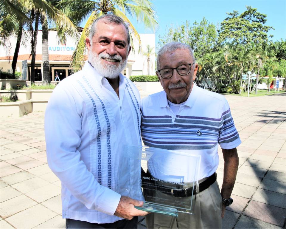 Homenaje Dr Cifuentes Lemus On Bahia Magazine Destinos CUCosta Evento