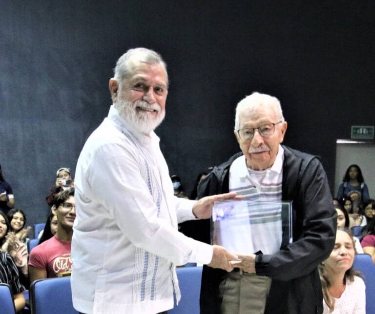 Facultad de Ciencias de la UNAM rinde homenaje al Dr. Juan Luis Cifuentes Lemus