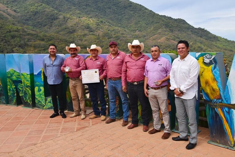 Parque Ecoturístico Canopy River El Jorullo recibe el Premio Excelencias Turísticas 2022