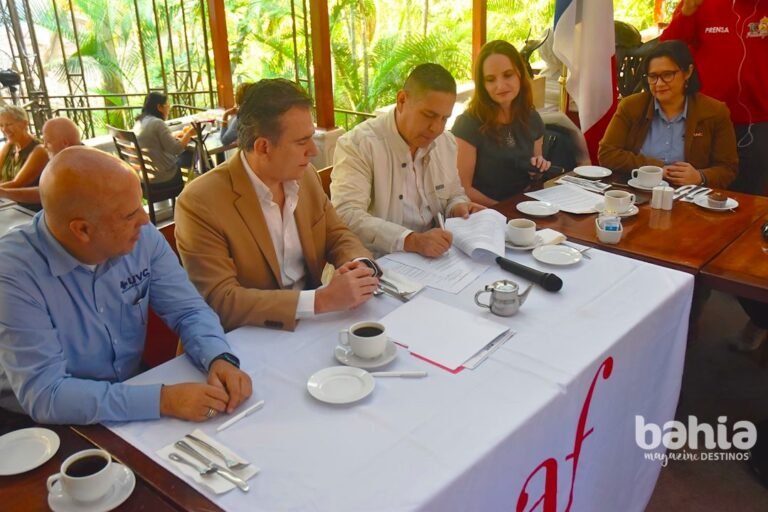 Firman convenio para impulsar el estudio del idioma francés en la región