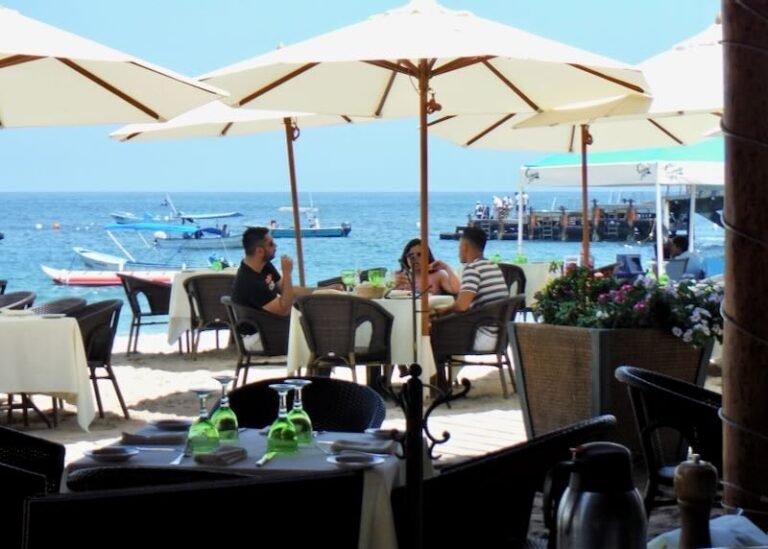 Sector restaurantero, inconforme ante aumento en el costo de licencias municipales